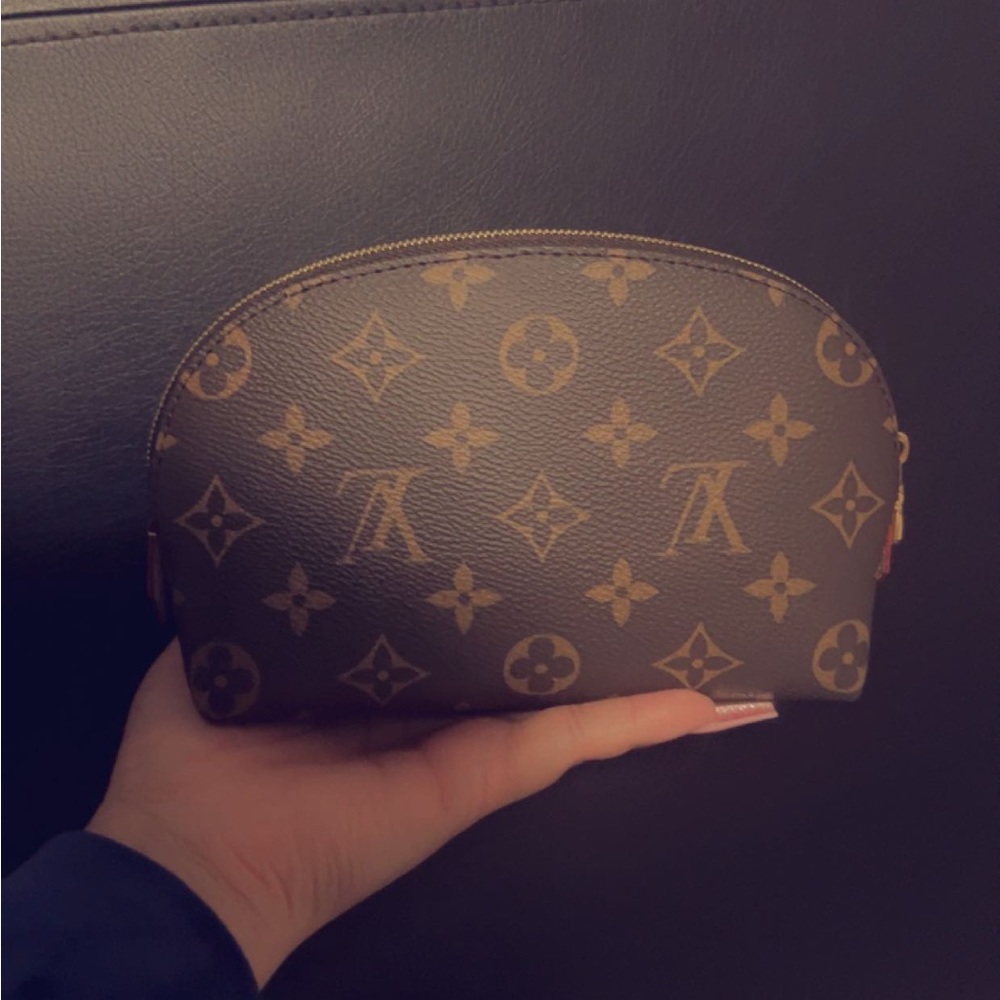 LV Cosmetic Pouch🤩